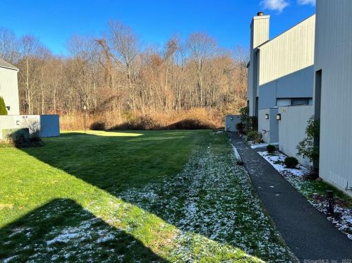 2 Lime Ln, Ridgefield, CT 06877 exterior