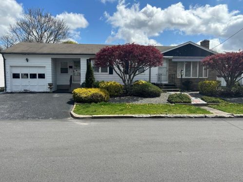 26 Oregon Ave, North-Providence, RI 02911 exterior