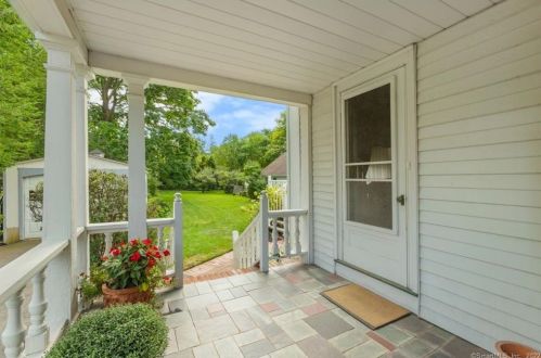 45 Sycamore St, Windsor, CT 06095 exterior
