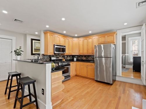 123 Brooks St, Roxbury Xing, MA 02128 exterior