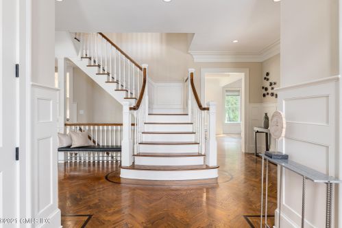 5 Gilliam Ln, Riverside, CT 06878 exterior