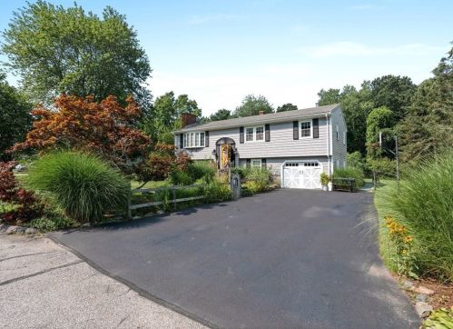 21 Mohawk Dr, Seekonk, MA 02771 exterior
