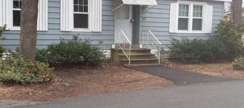 83 Elm Ct, Seabrook, NH 03874 exterior