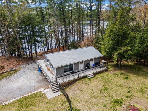 202 Shore Dr, Contoocook, NH 03229 exterior