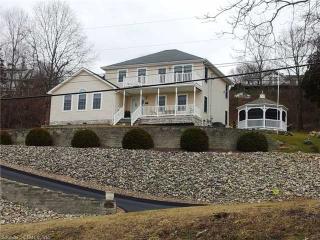 2 Fulton Dr, Groton, CT 06340 exterior