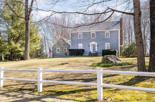 70 Bobbys Ct, Ridgefield, CT 06877 exterior