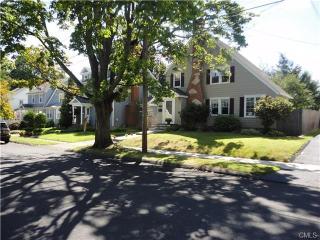 497 Woodlawn Ave, Stratford, CT 06614 exterior