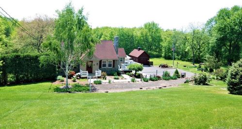 15 Pleasant Rd, Enfield, CT 06082 exterior