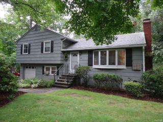 34 Saint Marys Ln, Norwalk, CT 06851 exterior