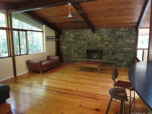 215 Chestnut Hill Rd, Deep-River, CT 06419 exterior