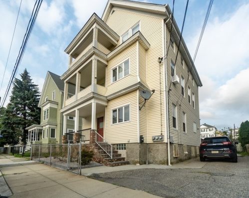 72 Montaup St, Fall-River, MA 02724 exterior