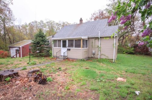 21 Narragansett Rd, Cumberland, RI 02864 exterior