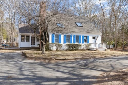 2 Sharon Ln, Sandwich, MA 02644 exterior