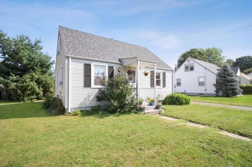 27 Macarthur Rd, Plainville, CT 06062 exterior