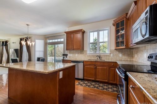 31 Broadmeadow Rd, Wallingford, CT 06492 exterior