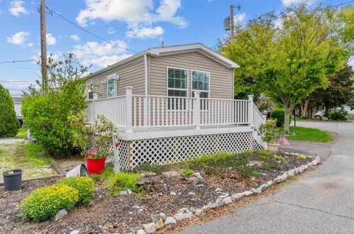 10 Matteson Rd, East Greenwich, RI 02818 exterior