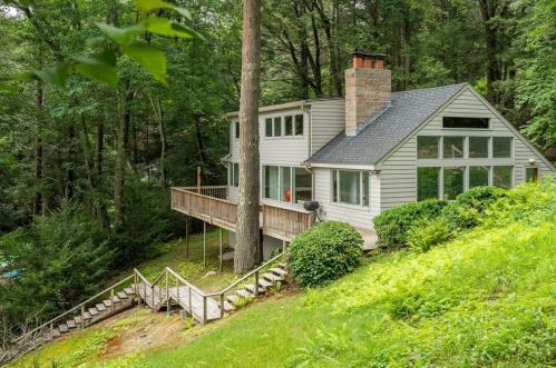 19 Lakeshore Dr, Monson, MA 01057 exterior
