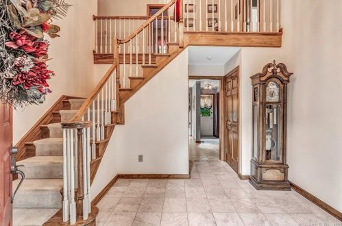 34 Captains Watch, Huntington, CT 06484 exterior