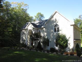 43 Chestnut Grv, Guilford, CT 06437 exterior