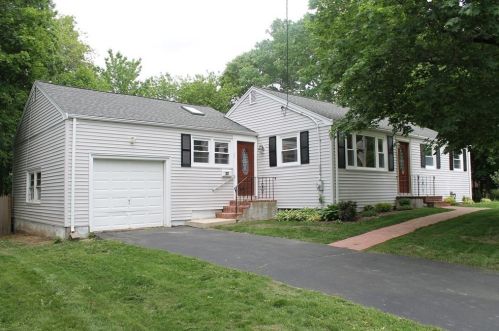 20 Bluefield Ter, Weymouth, MA 02190 exterior