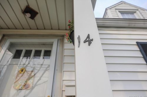 14 Carroll Ct, United States Coast Guard Ac, CT 06320 exterior