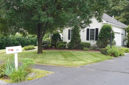 21 Valente Dr, Worcester, MA 01604 exterior