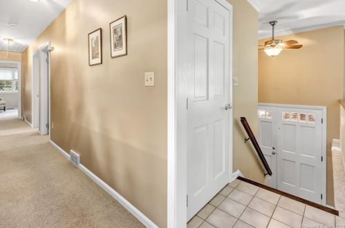 2 Cynthia Ln, Huntington, CT 06484 exterior