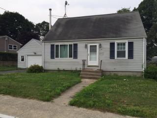 135 Morse Ave, Groton, CT 06340 exterior