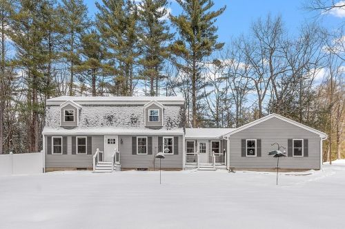 12 Oak Ridge Rd, Sandown, NH 03873 exterior