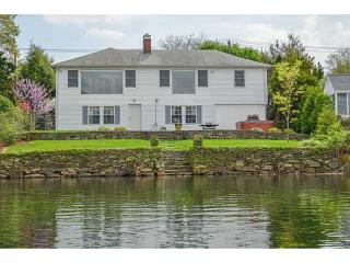 28 Sand Pond Rd, Warwick, RI 02888 exterior