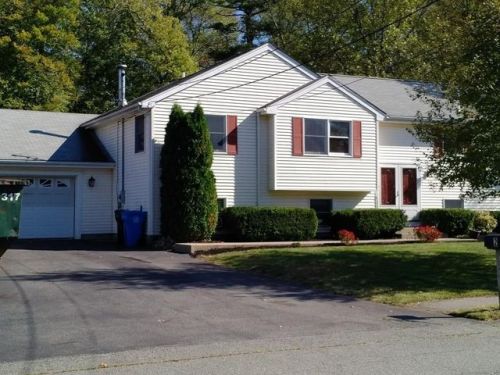 2 Robin Rd, Whitman, MA 02382 exterior