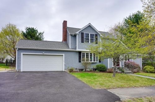 35 Morningside Dr, Arlington, MA 02474 exterior