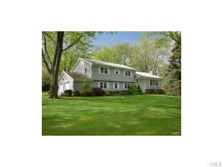 135 Far Horizon Dr, Bridgeport, CT 06612 exterior