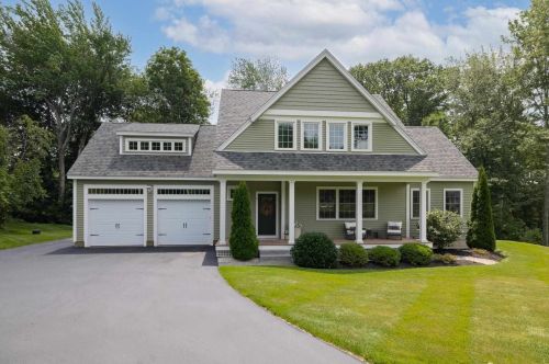 7 Bittersweet Ln, Stratham, NH 03885 exterior