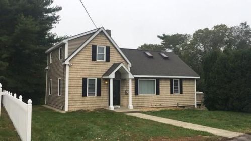 864 Middle Rd, Acushnet, MA 02743 exterior