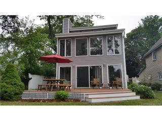 4 South Rd, Niantic, CT 06357 exterior