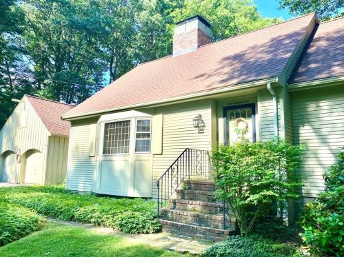 10 Orchard Ln, Lynnfield, MA 01940 exterior