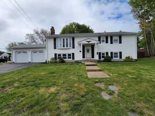 80 Draper Ave, Warwick, RI 02889 exterior
