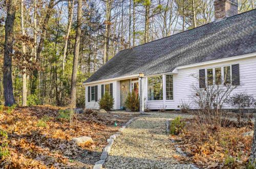 33 Nathan Lord Rd, Amherst, NH 03031 exterior