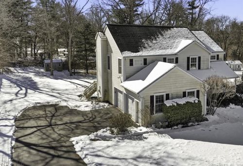 7 Chase Farm Rd, Wapping, CT 06074 exterior