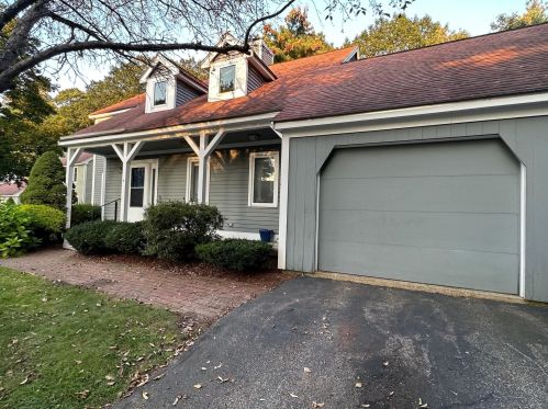5 Quaker Rd, Nashua, NH 03063 exterior