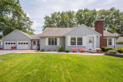 20 Esek Hopkins Ln, Cumberland, RI 02864 exterior