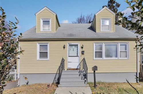 39 Price St, Bridgeport, CT 06610 exterior