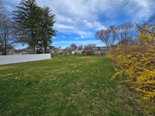 1384 Huntington Rd, Stratford, CT 06614 exterior