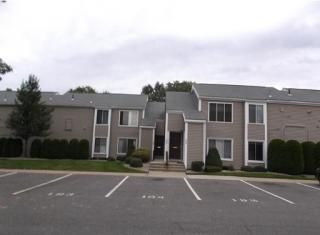 286 Nassau Dr, Springfield, MA 01129 exterior