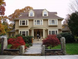 83 Kirkstall Rd, Newton, MA 02460 exterior