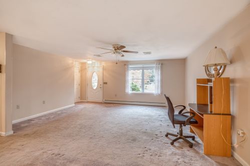 11 Laurel Ave, Plaistow, NH 03865 exterior