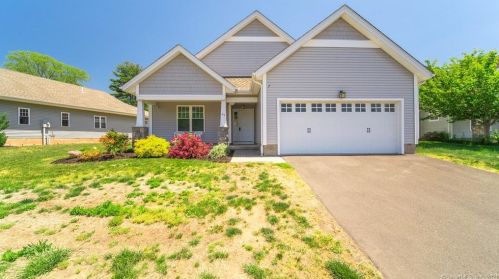 62 Bartlett Holw, Middletown, CT 06457 exterior
