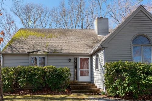 52 Redwood Cir, Mashpee, MA 02649 exterior