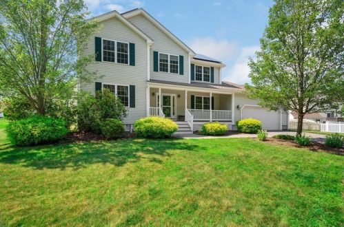 8 Harding St, Cumberland, RI 02864 exterior